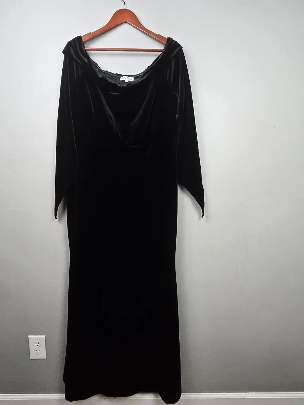 Off-Shoulder Velvet Maxi Dress Women Plus Size 2XL Gothic Addams Family Cosplay - Picture 3 of 13
